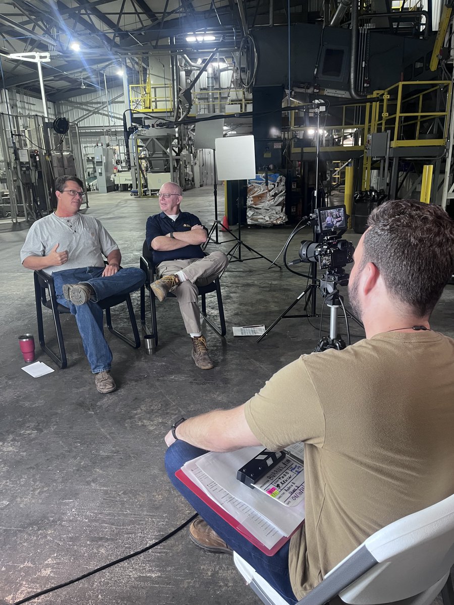 BurrusSeed's tweet image. 🌽🎬🌱We have been filming new #BurrusSeed videos this week to help share our company&apos;s message and our 90 year history - stay tuned to see the final product!
