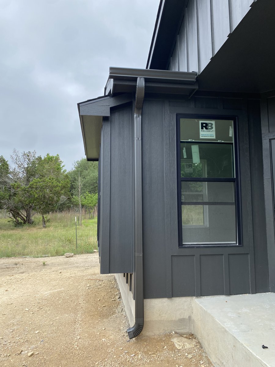 _seamlessgutter's tweet photo. Discover the perfect blend of quality workmanship and competitive pricing at All Seamless Rain Gutters LLC. Our team is committed to delivering superior results at a price that fits your budget. For reliable rain gutter services, reach out to us at (512) 256-5556 https://t.co/YbK286d5WP
