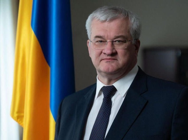 Der ukrainische Außenminister: „Als Minister eines Landes im Krieg war es für mich besonders unangenehm, heute Morgen die öffentlichen Glückwünsche einiger Länder an den russischen Aggressor zu seinem Nationalfeiertag zu lesen. Aggression kann nicht belohnt werden.“

Dieser