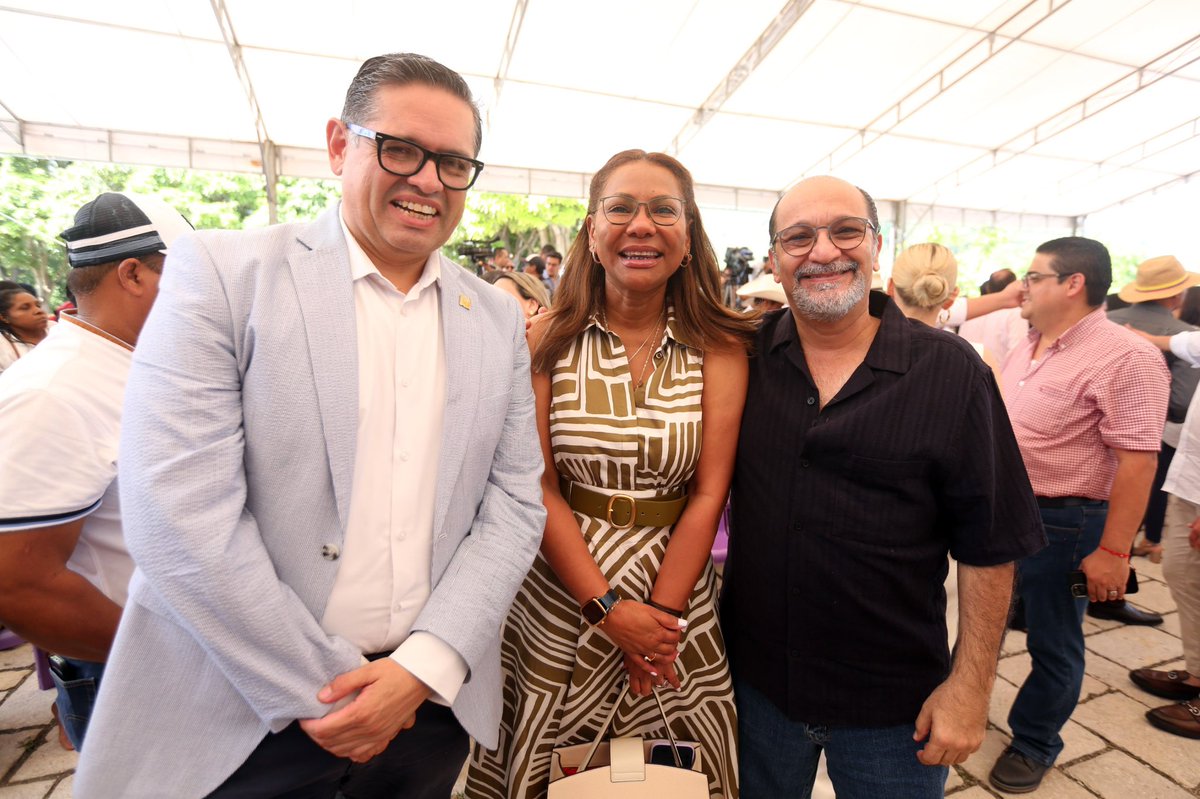 ViviendaEc's tweet image. El ministro Humberto Plaza acompañó al presidente @DanielNoboaOk, en la entrega de fondos no reembolsables del proyecto #Profecpiam a organizaciones indígenas, afroecuatorianas y montubias.

Estos recursos impulsan el desarrollo económico y el bienestar de las comunidades. 🇪🇨