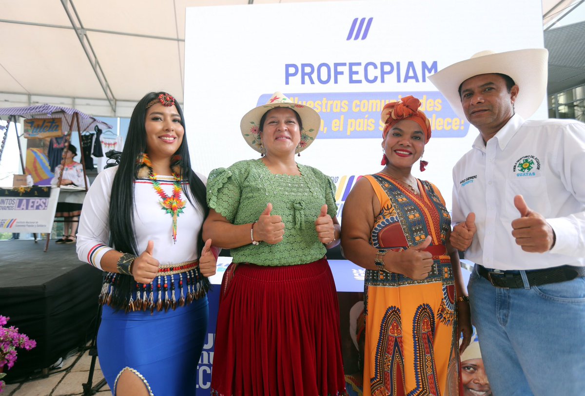 ViviendaEc's tweet image. El ministro Humberto Plaza acompañó al presidente @DanielNoboaOk, en la entrega de fondos no reembolsables del proyecto #Profecpiam a organizaciones indígenas, afroecuatorianas y montubias.

Estos recursos impulsan el desarrollo económico y el bienestar de las comunidades. 🇪🇨