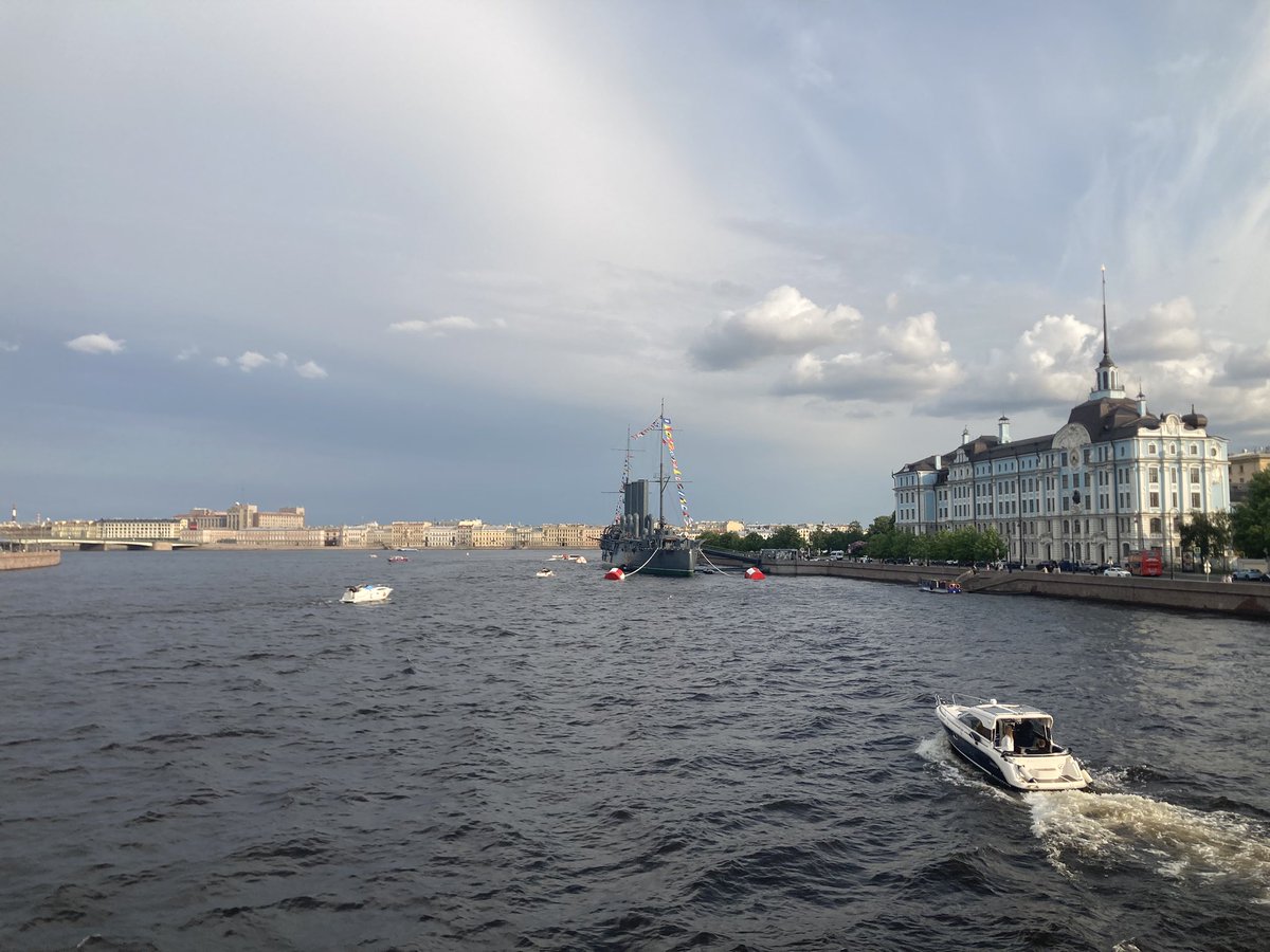 И вот ведь, пришла, ждёт