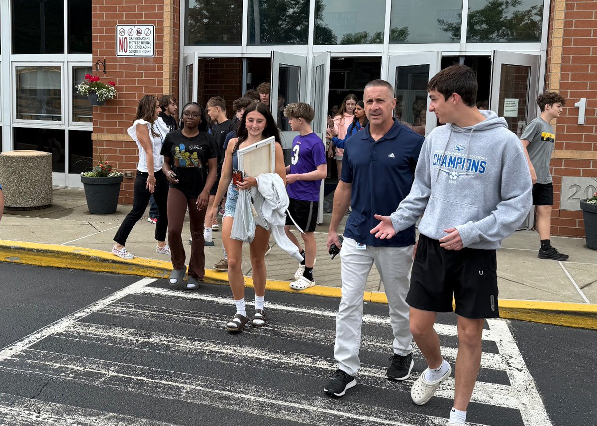 Check out the photo gallery from the last day of school at the district's Facebook page! #SPSoars

facebook.com/SouthParkSchoo…