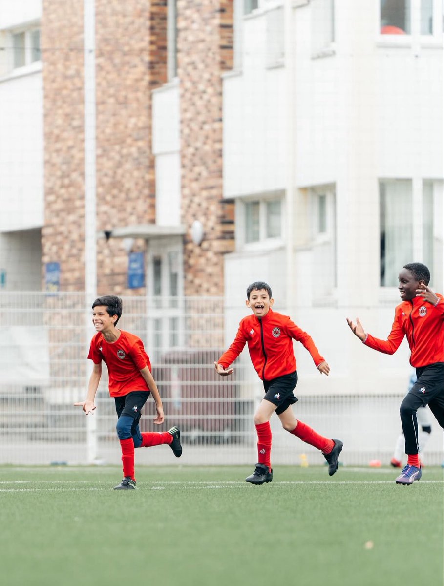 🫵🏿 👏🏿 CHAMPIONS EN U10 👏🏿 🫵🏿

Nous venons de remporter la traditionnelle G93 Cup, qui rassemble des clubs de l’Île-de-France. Nos U10 se sont imposés en finale face au Gournay Football Club, concluant leur saison sur une belle note et s’inscrivant pleinement dans la dynamique