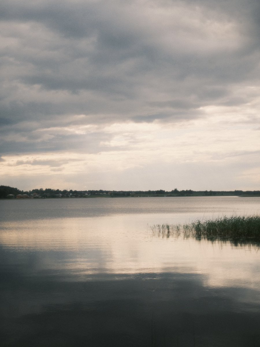 Calmnist's tweet image. Серебряная гладь, уносящая тревоги.