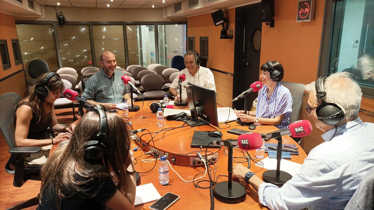 No ho sé RAC1 (@nohoserac1) on Twitter photo La tertúlia!
📌Tertúlia especial sobre la crisi al PSOE arran del cas Santos Cerdán.
🗣️ <a href="/rafa_garrido2/">Rafa Garrido</a>, <a href="/LauraAzLlu/">Laura Aznar Llucià</a>, <a href="/JotaMSilvaA/">Josep Manuel Silva</a>, <a href="/nuriaorrg/">Núria Orriols Guiu</a> i <a href="/enricsierra/">Enric Sierra</a>.
📻 EN DIRECTE: rac1.cat/directe La tertúlia!
📌Tertúlia especial sobre la crisi al PSOE arran del cas Santos Cerdán.
🗣️ <a href="/rafa_garrido2/">Rafa Garrido</a>, <a href="/LauraAzLlu/">Laura Aznar Llucià</a>, <a href="/JotaMSilvaA/">Josep Manuel Silva</a>, <a href="/nuriaorrg/">Núria Orriols Guiu</a> i <a href="/enricsierra/">Enric Sierra</a>.
📻 EN DIRECTE: rac1.cat/directe