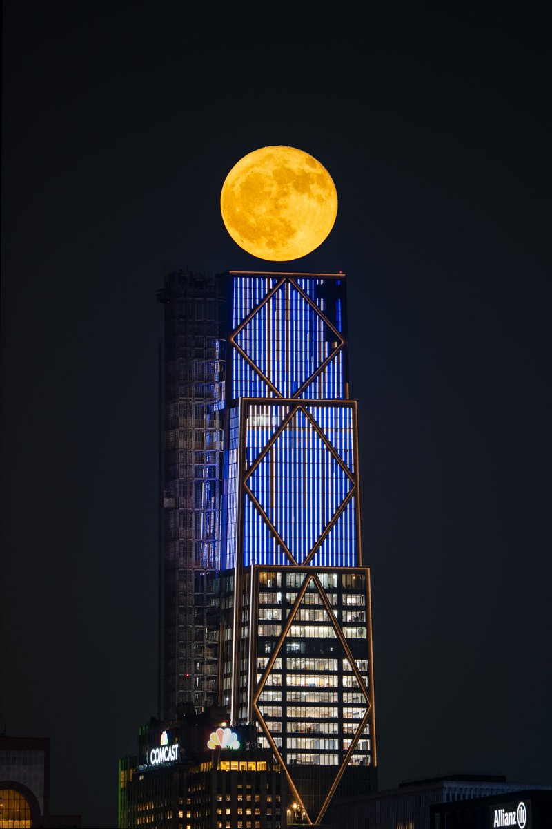 The Strawberry Moon rising above NYC and 270 Park Avenue, the new home of JPMorgan Chase. #strawberrymoon #270parkave #jpmorganchase #fullmoon