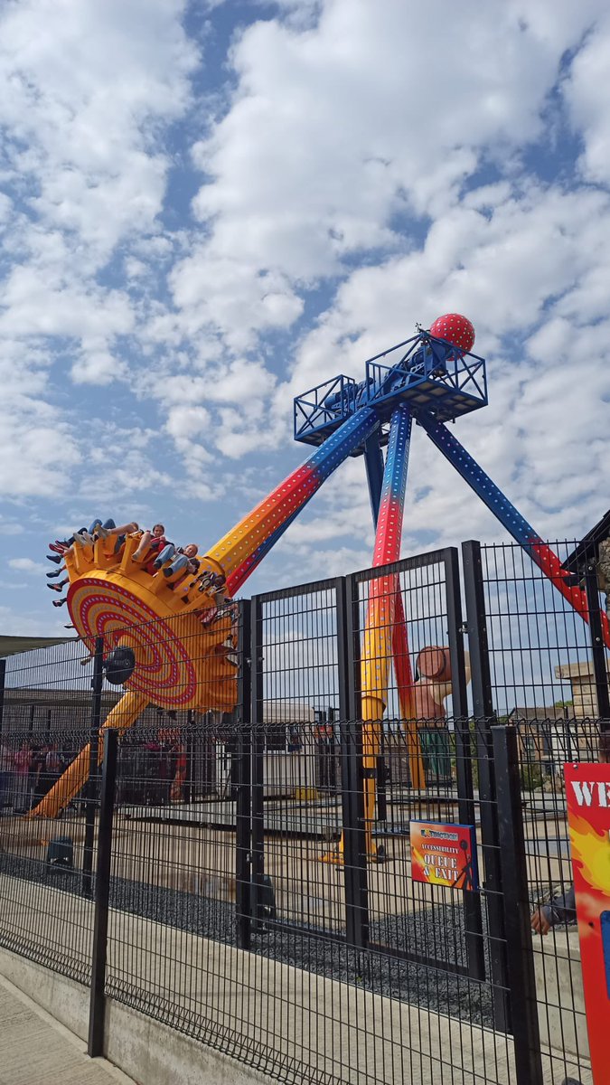 ChristChurchCR8's tweet photo. The final ride of the day was the big, upside down one: extinction! https://t.co/CLiAi6Jiaf