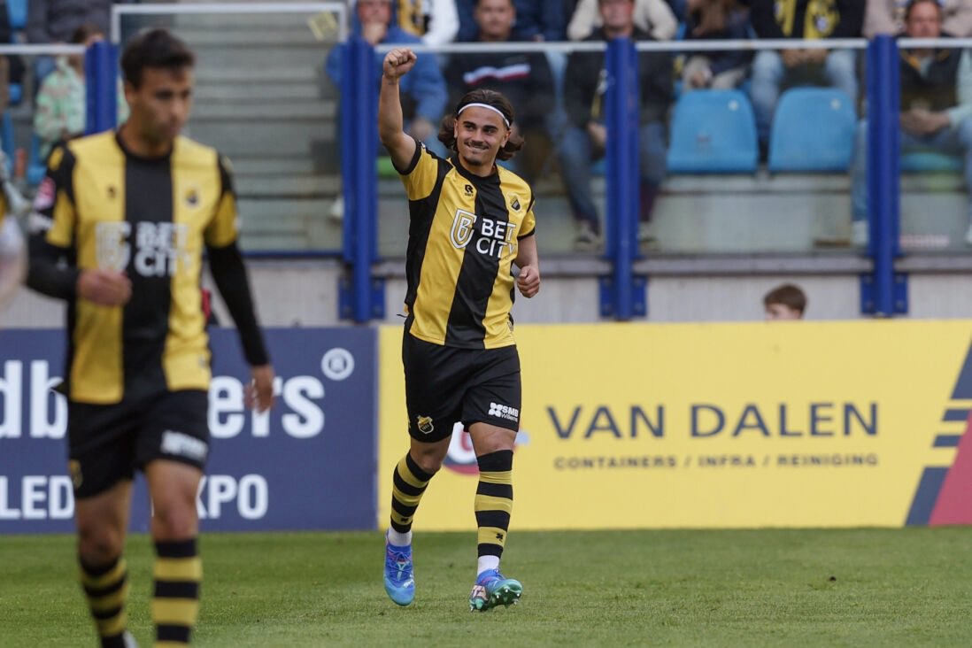 FootProspector's tweet photo. Irakli Yegoian 🇬🇪(04) | Tardó poco en asentarse como titular con el #Vittesse tras llegar de la cantera del #FCTwente, siendo una de las pocas notas positivas del año.
Dinámico, técnico, trabajador y con pegada. Motor creativo y goleador desde el medio campo. Muy interesante. https://t.co/gWDB2zpSzk