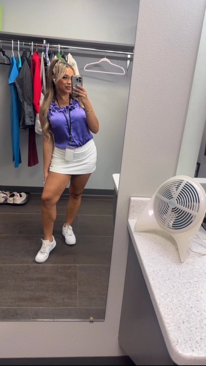 rayagurl77's tweet image. Another day, another dressing room selfie😅 Had to show off the new purple blouse💜 Happy Friday Jr everybody!!