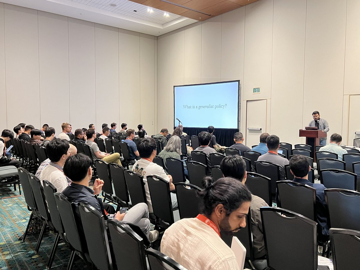 wayne_wu_0503's tweet image. Dr. Dhruv @shahdhruv_ is talking now! Davidson A2-A3 #CVPR2025