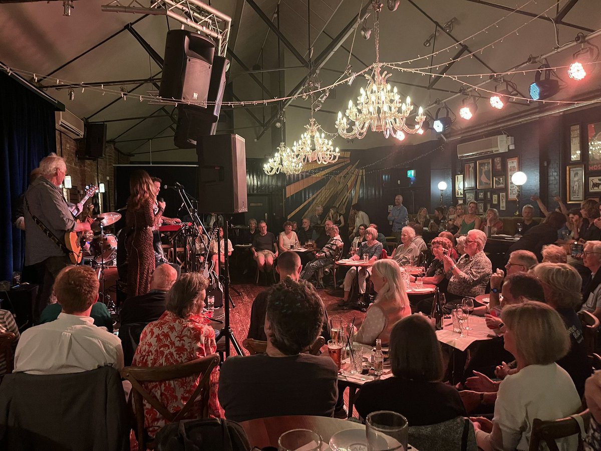 TheChiswickCal's tweet image. Full house for The Fix tonight @GeorgeIVW4 Great band.