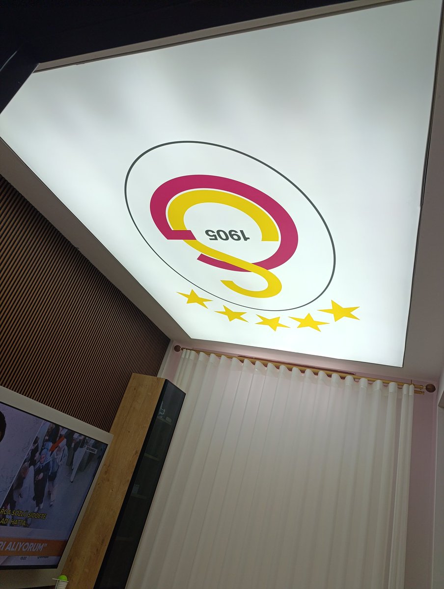muratelik07's tweet photo. @GalatasaraySK Evin içinden olabilir mi acaba bayrak asma https://t.co/B16uh1Q4Bs