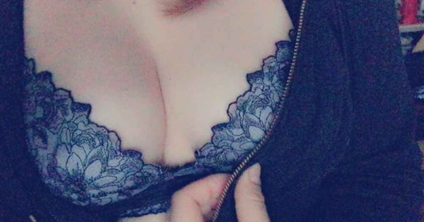 Miyone16's tweet photo. あー童貞くんお世話したいなあああ~ドーテーくんのチ〇ポずっとナメてたいなあ https://t.co/MgnnHVh0kn