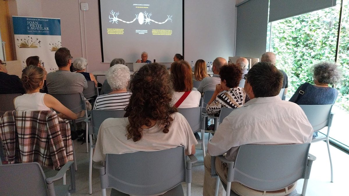 Dretsdelpoble's tweet photo. El proppassat dia 2 de juny vam gaudir de la conferència d'Sven Tarp sobre intel·ligència artificial (IA). 
Durant la ponència, que va suscitar un notable interès tan presencial com en línia, es va fer un repàs a les investigacions que el catedràtic de lexicografia, el Sr. Tarp. https://t.co/VGSKOLnNmk