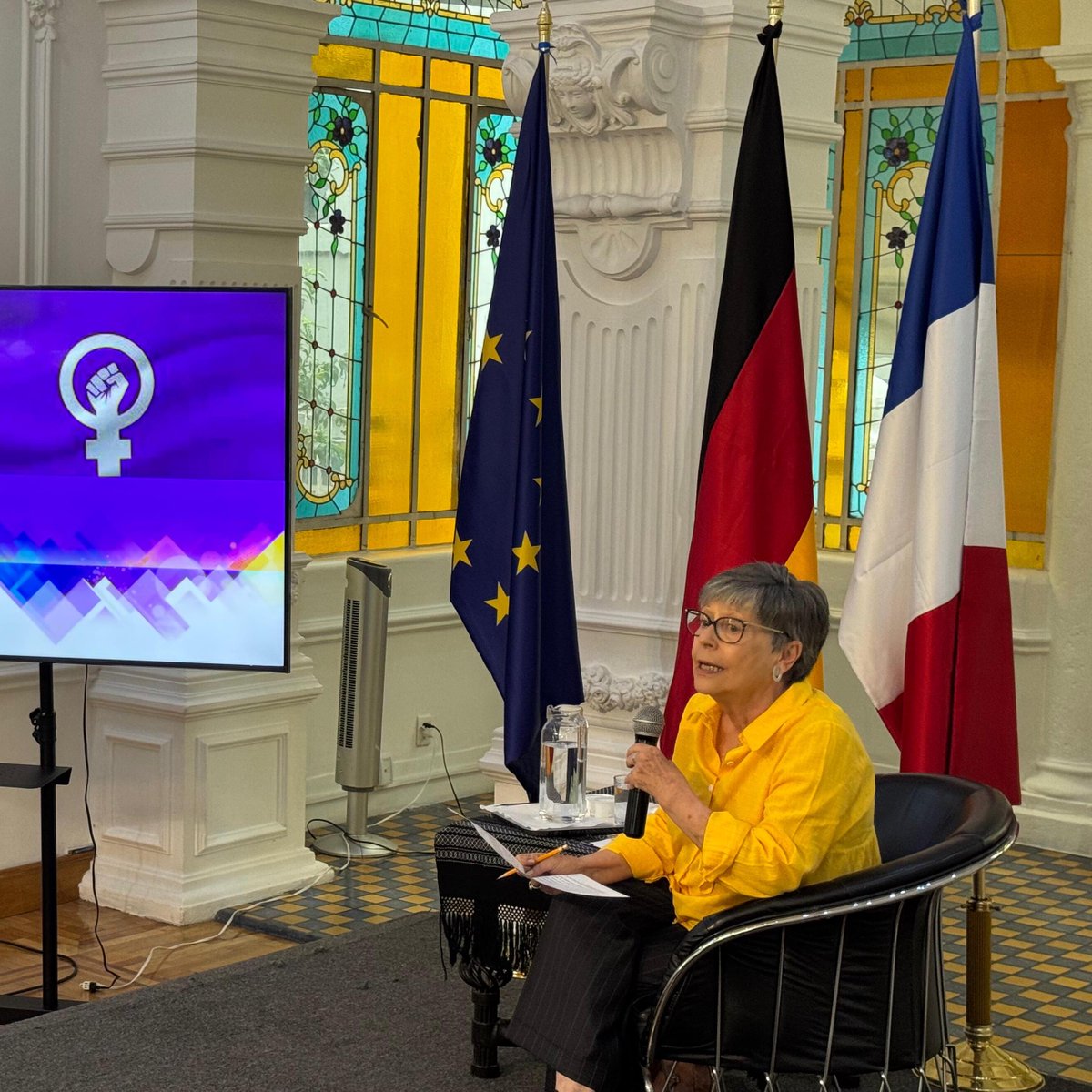 Se impartió la conferencia "El feminismo en 🇲🇽, historia, desafíos y transformaciones" con la  Embajadora <a href="/DBorione/">Delphine Borione</a> , y el Embajador de 🇩🇪, Dr. Clemens von Goetze, con la aportación de la Dra. Ana Lau Jaiven, doctora en Historia y profesora investigadora de la <a href="/UAM_X/">UAM Xochimilco</a> [1/2]