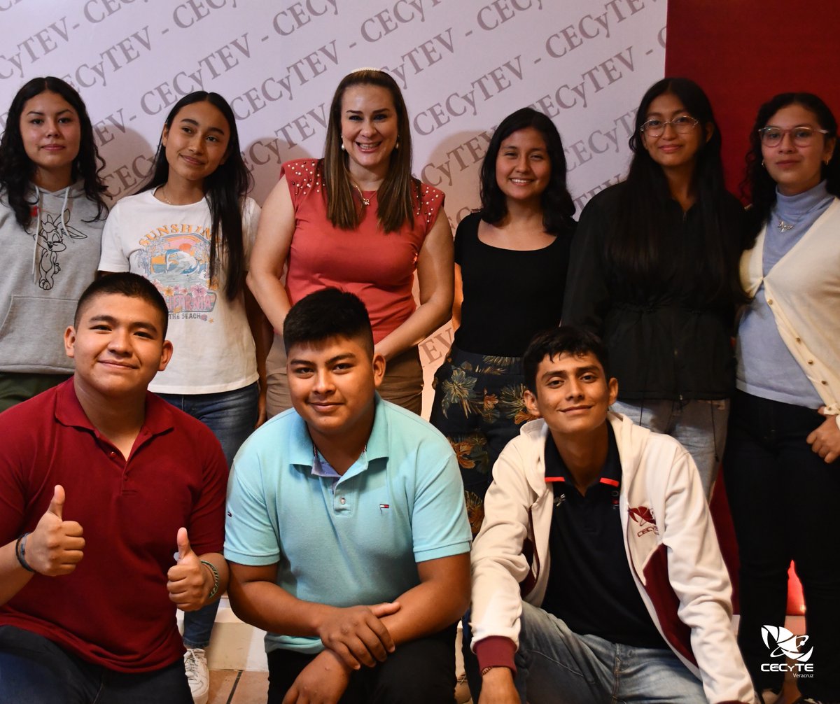 cecytev's tweet photo. ¡El 5 de junio fue un día increíble! Tuvimos el honor de recibir a los talentosos alumnos que participaron en la Olimpiada de Matemáticas.
Durante varios días, se prepararon con mucha dedicación , mientras creaban nuevas amistades y compartían su pasión por las matemáticas 📷📷. https://t.co/Cf2t1yjs0m