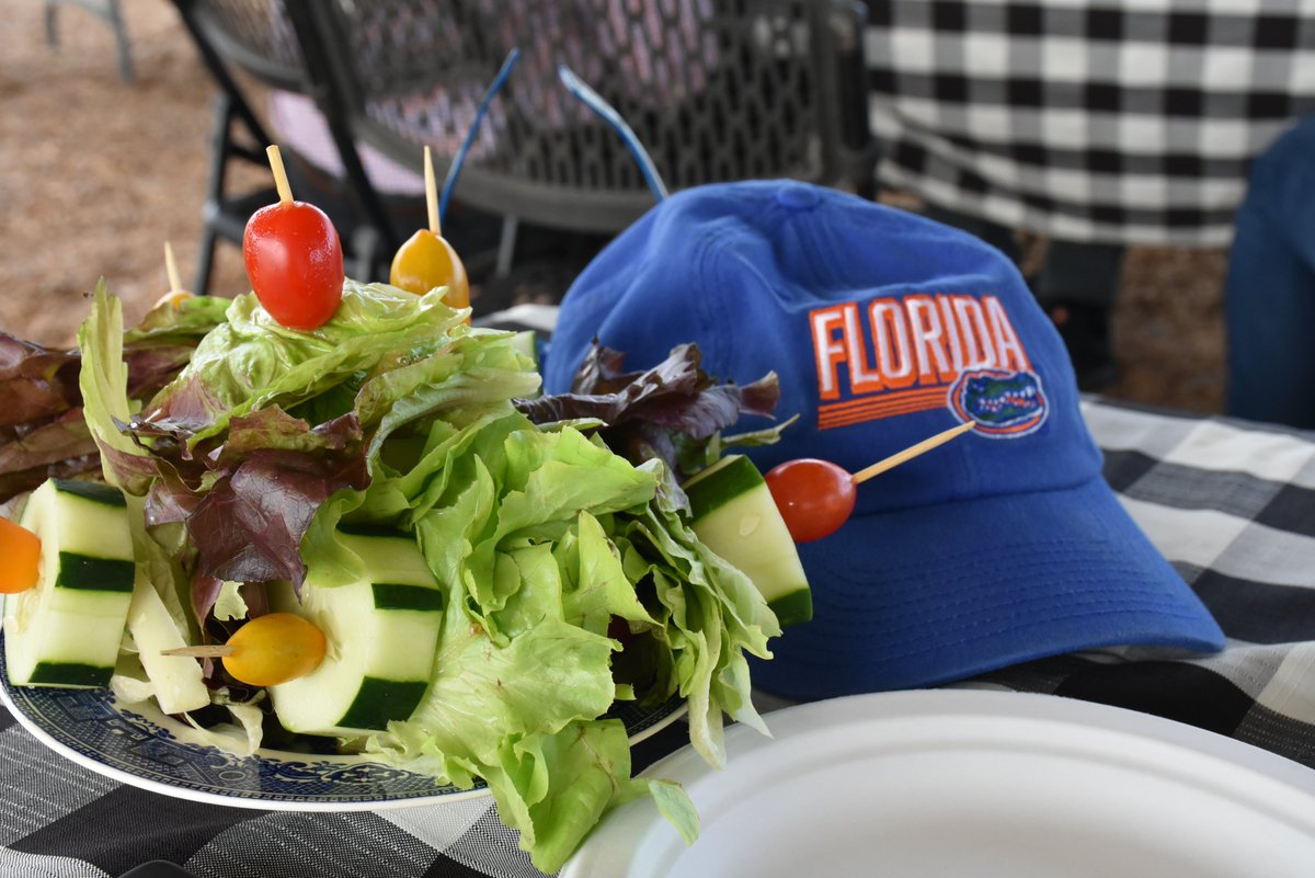 UFMedResearch's tweet image. Last month, @UFMedicine college investigators networked with entrepreneurs and pitched start-up company concepts in a sunny, sultry farm environment. As just our first Seeding Start-Ups event, we're excited to continue the series! Read about it at go.ufl.edu/uoahn04.