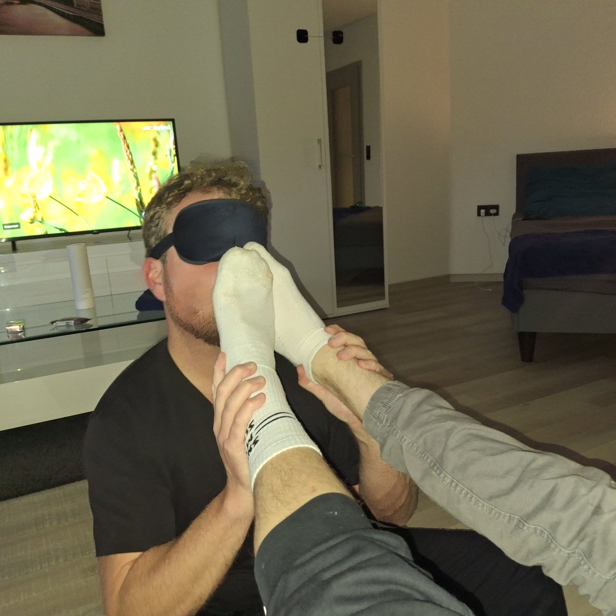 Look at this submissive f*gg*t smelling @masterphilDE's and my boss feets and getting f*cking weak after every damn puff he inhales😈🔥 Dm me for hot content with him now🧎‍♂️

#findom #cashmaster #paypig #feet #feetworship #slave #feetlover #hot #alpha #germanfindom #straight