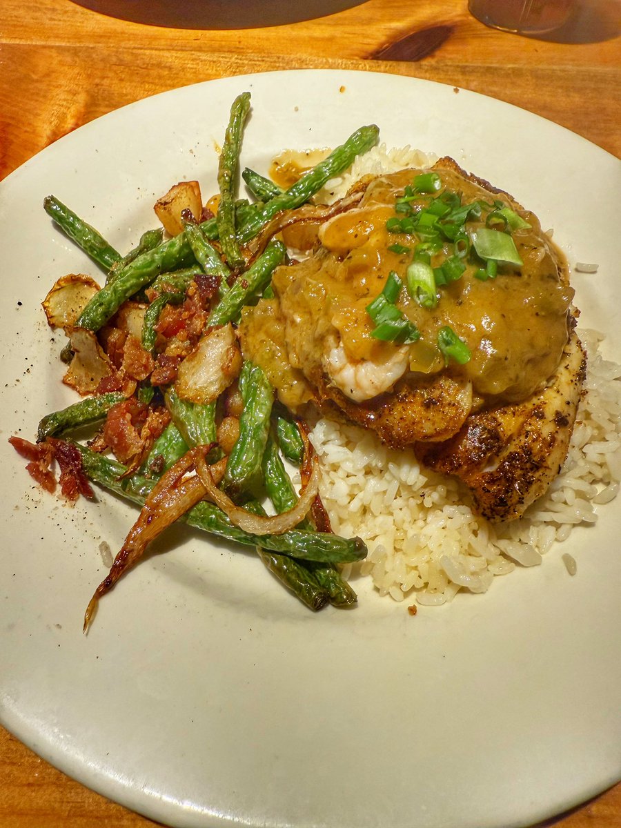 It was hubby’s birthday on Monday so I took him out to one of his fav restaurants, Rockfish 😋 this is their stuffed tilapia. SO GOOD! #twittersupperclub