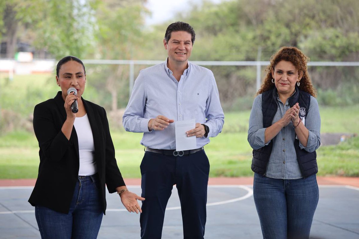 AlfonsoMtz_Mx's tweet image. 🏫 ¡Mi compromiso con la educación sigue firme!

Aunque la educación es un tema que compete a otros niveles de Gobierno, hemos decidido apoyar con la construcción de techumbres y baños en escuelas, a fin de que tengan espacios signos. 👨‍🏫

#MoreliaBrillaMás✨