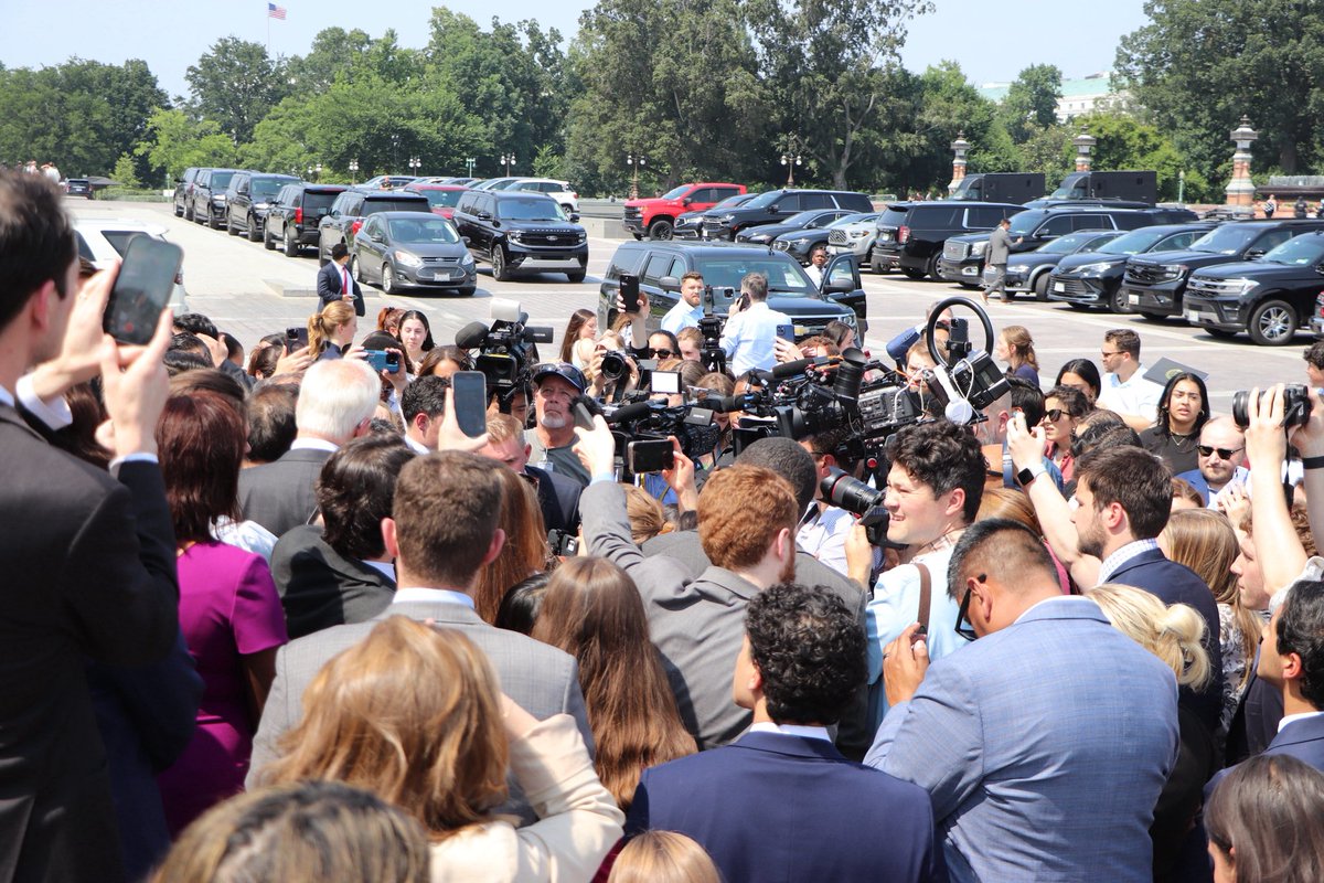 Adriano Espaillat tweet media