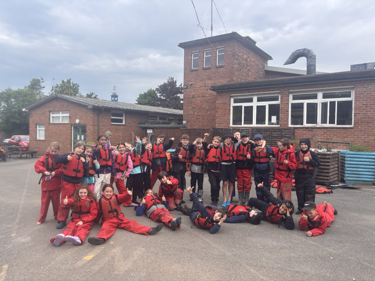 The Orangutans have been canoeing super stars today! 🌟 🛶