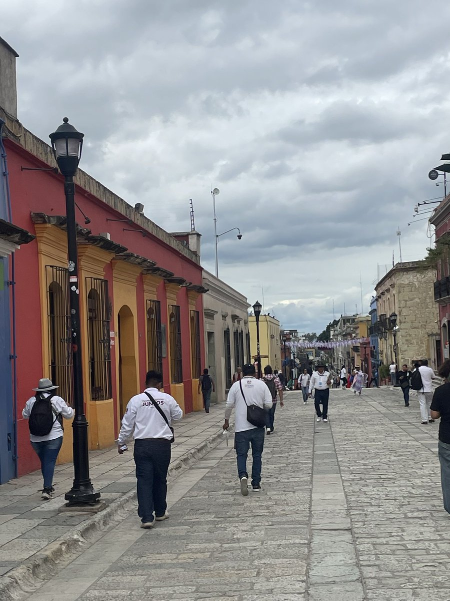 Oaxaca Viral (@oaxacaviral) on Twitter photo Presi <a href="/raychagoya/">Ray Chagoya</a> estos vendedores de Chiapas pueden hacer lo que quieren hacer n el centro histórico y los artesanos oaxaqueños sufren acoso de tus (halcones) inspectores del <a href="/MunicipioOaxaca/">Municipio de Oaxaca de Juárez</a>. Presi <a href="/raychagoya/">Ray Chagoya</a> estos vendedores de Chiapas pueden hacer lo que quieren hacer n el centro histórico y los artesanos oaxaqueños sufren acoso de tus (halcones) inspectores del <a href="/MunicipioOaxaca/">Municipio de Oaxaca de Juárez</a>.