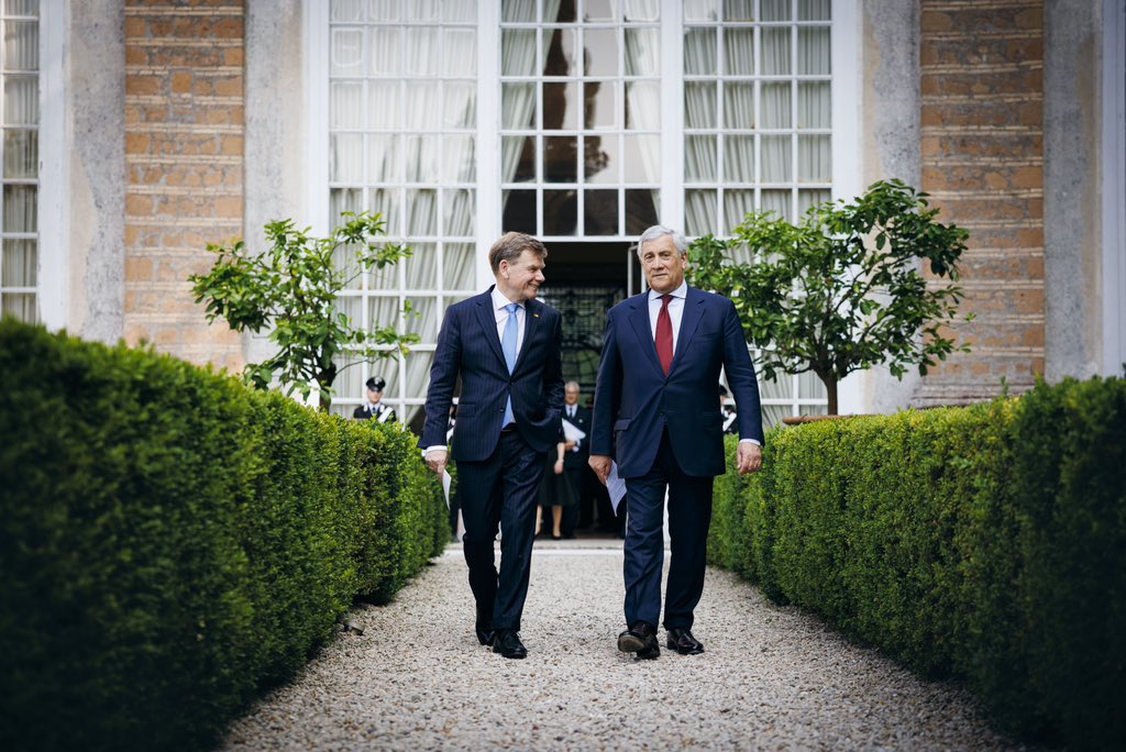 Johann Wadephul (@aussenminde) on Twitter photo Germany & Italy are not only connected by history, culture & its people. As founding members of the EU we share the responsibility to shape Europe‘s future path. <a href="/Antonio_Tajani/">Antonio Tajani</a> & I agree that we will strengthen our partnership even further - con coraggio e cuore. 🇩🇪🤝🇮🇹 Germany & Italy are not only connected by history, culture & its people. As founding members of the EU we share the responsibility to shape Europe‘s future path. <a href="/Antonio_Tajani/">Antonio Tajani</a> & I agree that we will strengthen our partnership even further - con coraggio e cuore. 🇩🇪🤝🇮🇹