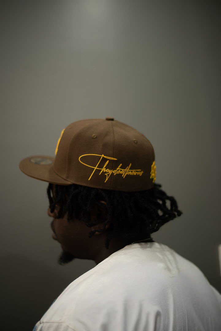 strangerstdku's tweet image. STRANGERS “S” LOGO FITTED CAP 
COLOR : COFFEE BROWN

SIZE GUIDE :- 
MEDIUM - 7⅛ (56.8cm)
LARGE - 7½ (59.6cm)

Available on our website 🔗⬇️
strangers-tdku.com/product/427414…