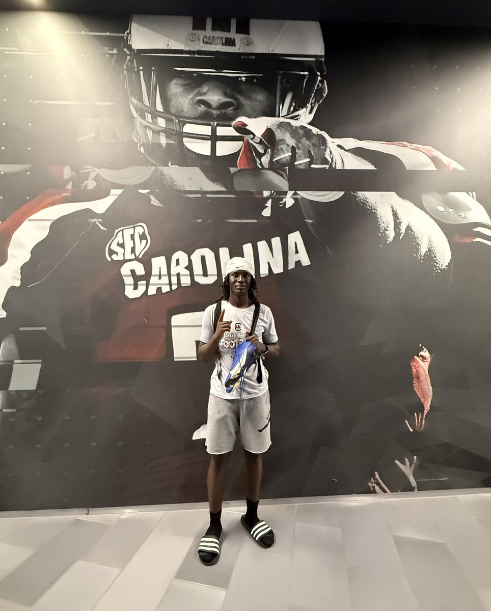 kevinjohnson15_'s tweet image. A little late just wanted to thank all the coaches at the South Carolina Camp I went thank you for your help for giving tips and pointers to be a better player.
@SamSerbay @coachfurrey @JessRecruitsSC @CoachTeasley