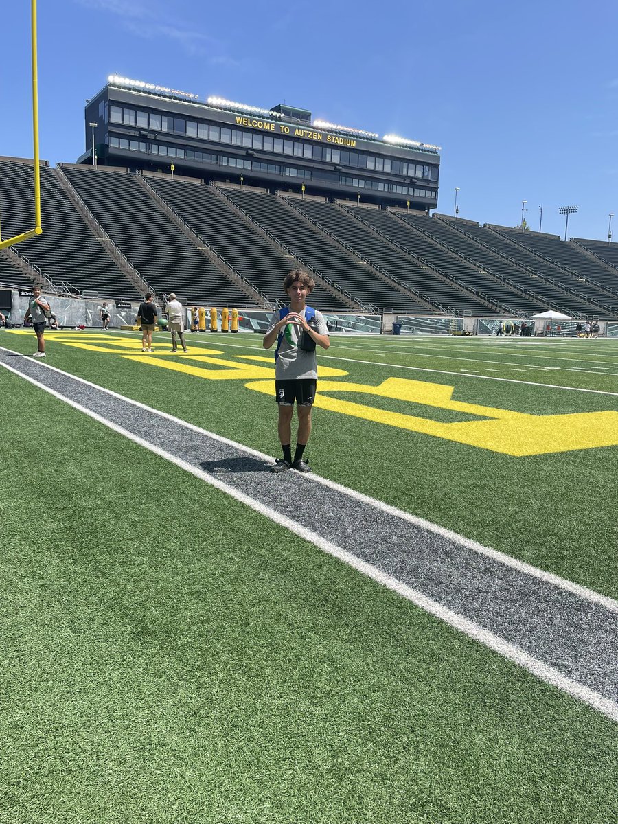 ryaelhenry's tweet photo. Had a amazing day at the Oregon camp! Won the field goal competition and glad to compete and enjoy this beautiful campus. Thank you @CoachJoeLorig and @oregonfootball for having me out. https://t.co/4FLPqxdF4u