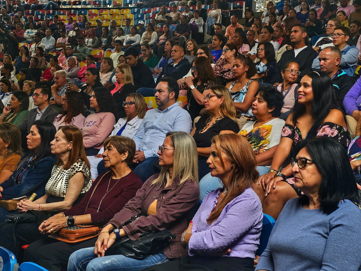 El #PuebloElHatillo que hoy cumple 241 años, ese pueblo Fundado por Baltasar de León y Ana Francisca Pérez, se ha convertido en la capital, podríamos así llamarlo, de un Municipio que lleva su nombre. 

Sigamos sumando. Sigamos construyendo. Sigamos trabajando para que #ElHatillo