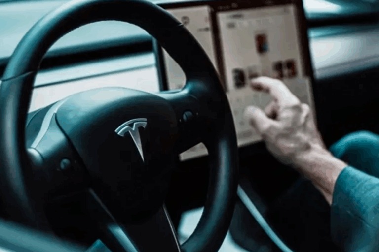 En medio del retroceso de Tesla, Elon Musk busca recuperar terreno y apura la salida de sus taxis robot a las calles📰

La empresa ya inició operaciones de prueba en Austin, Texas. En qué fechas apuntan a que esté operativo ⬇
dinamicarg.com/retroceso-tesl…
#robotaxi