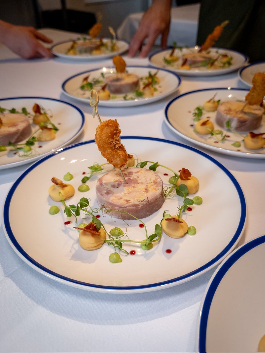 LOADING ⏳ tonight's starter 

Guinea fowl and ham hock ballotine, scampi fritter, pease pudding, crispy air-dried ham and pea shoots 

A staple dish from Chef James Mackenzie at Pipe and Glass #GuestChef