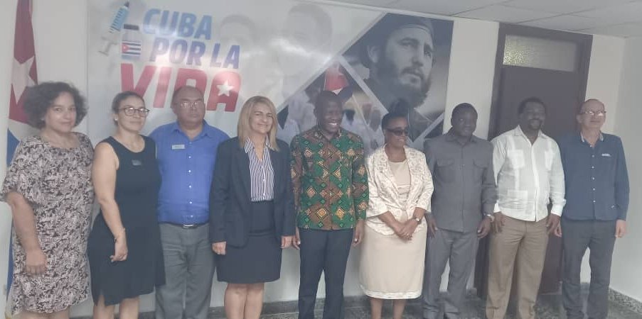 🇨🇺 La colaboración en materia de #Salud es prioridad  del <a href="/MINSAPCuba/">Ministerio de Salud Pública de Cuba</a>. Recibimos al embajador de Tanzania  🇹🇿, en ambiente de hermandad revisamos los temas de cooperación y acordamos aunar esfuerzos para continuar fortaleciendo los lazos que nos unen.
#CubaCoopera
#CubaPorLaVida