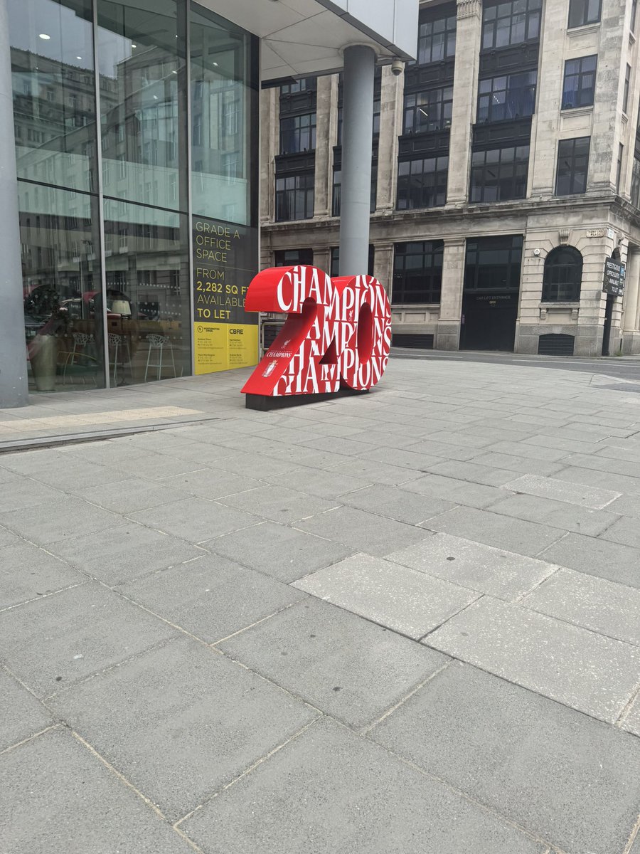 k222lan's tweet photo. I’m beginning to like my commute to/from work a bit more now 🙌🏻❤️ wonder if they’ll let me have it for the garden when they’ve finished with it?? @LFC https://t.co/iefsnthTee