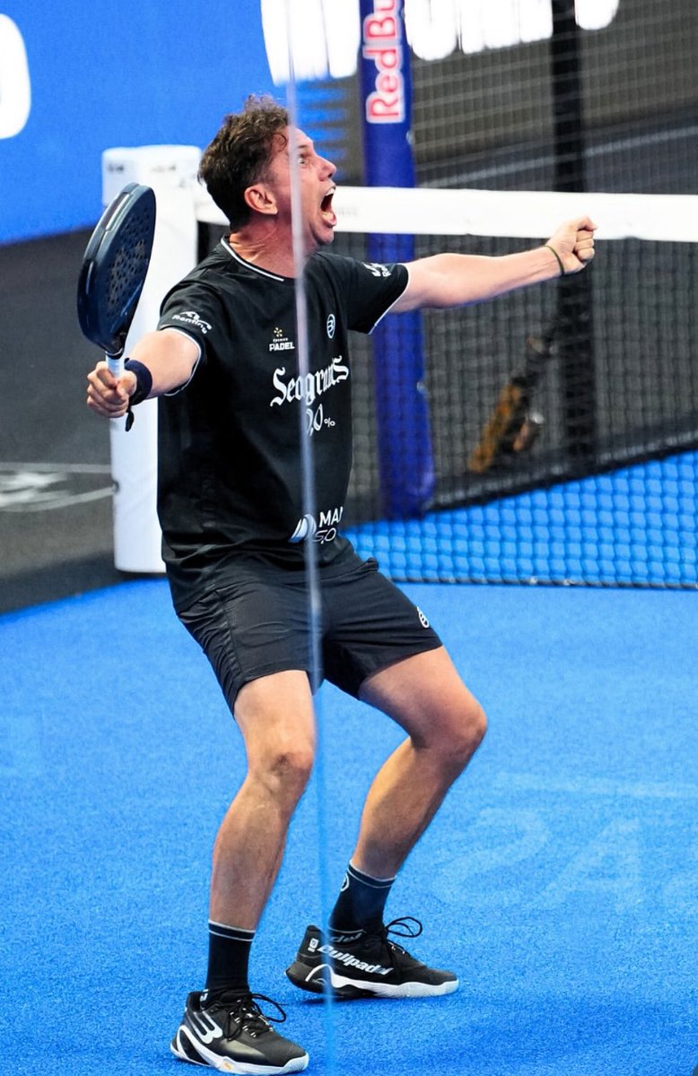 paquito_navarro's tweet photo. Me da igual los años que pasen… mientras esté dentro del 20x10 lo viviré como si fuera el último torneo. Gritaré, sufriré y disfrutaré como lo llevo haciendo desde que empecé!

Vamos @lbergaminii ! Sacamos un durísimo partido para estar en Cuartos! 🇮🇹🤗 https://t.co/jl79MnW7Ci