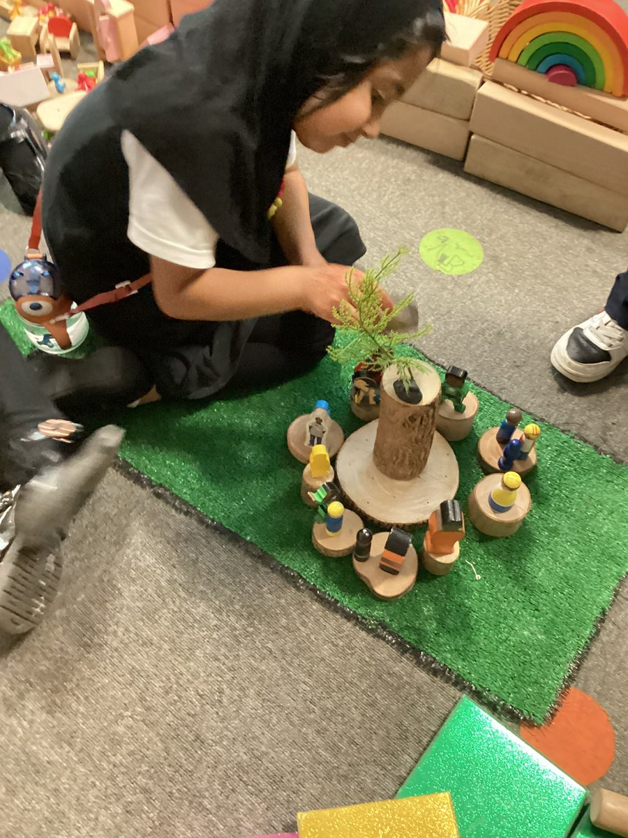 MrsGriffiths7's tweet photo. Totally biased but Reception are the best! Why do they have to go to year one? Ha #eyfs #blockplay #construction #creative https://t.co/nxL2sCvKM8