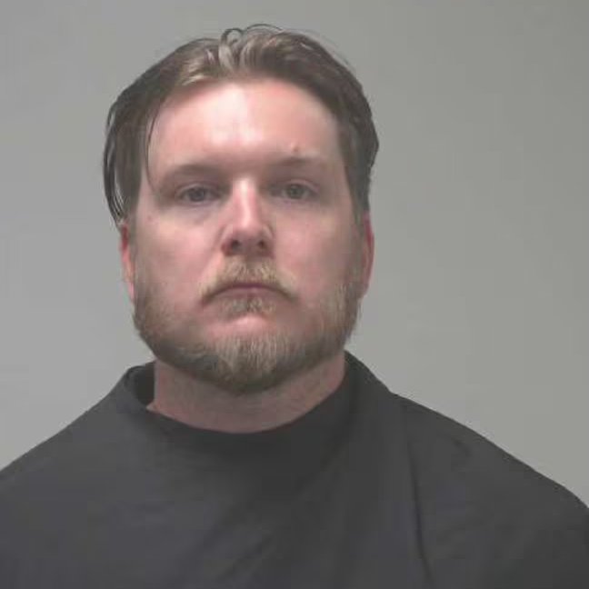 GAFollowers's tweet photo. A Coweta County couple faces charges after surveillance video showed them laughing and repeatedly giving beer to their 1-year-old during dinner at a local restaurant. https://t.co/eCHolY3TLJ