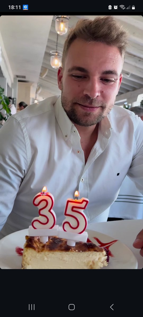 Con su amor felicidades