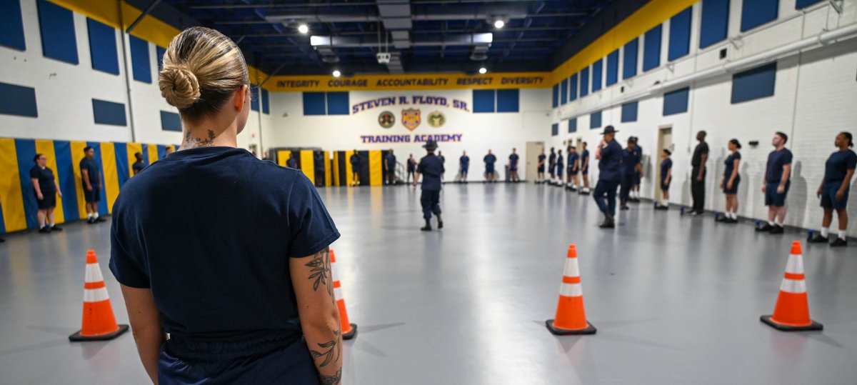 DECorrection's tweet image. 👮🏾Today was Day #2 of Correctional Employee Initial Training (CEIT) — and the first day Class 272 met their Drill Instructors! 👏Please join us in the comments below with words of encouragement as they begin this demanding and rewarding journey!
#DOCproud #DelawareDOC #CEIT272
