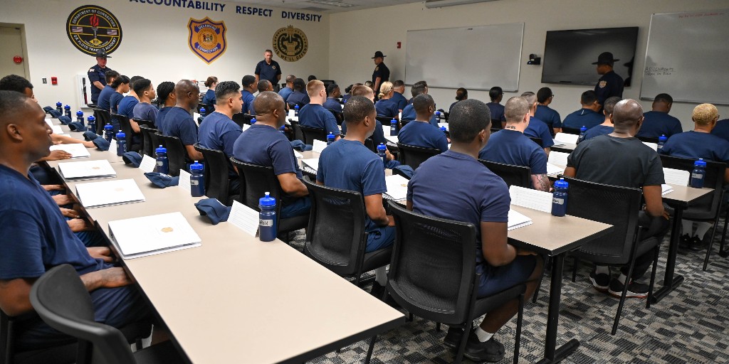 DECorrection's tweet image. 👮🏾Today was Day #2 of Correctional Employee Initial Training (CEIT) — and the first day Class 272 met their Drill Instructors! 👏Please join us in the comments below with words of encouragement as they begin this demanding and rewarding journey!
#DOCproud #DelawareDOC #CEIT272