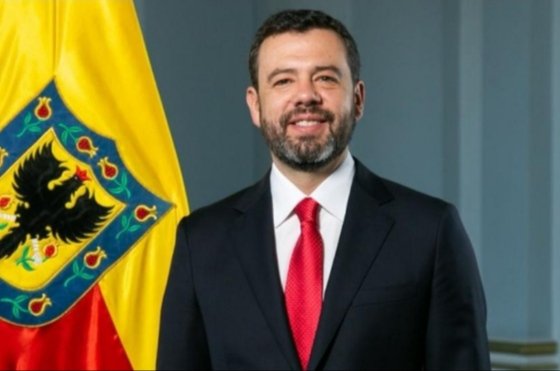 🚨Si fuera Petro que estuviera dando está ración a los niños de los colegios de Bogotá, cómo lo está haciendo <a href="/CarlosFGalan/">Carlos F. Galán</a> , tods la oposición y los medios tradicionales, tendrían prendida está vaina! Vieron el sesgo tan berraco?