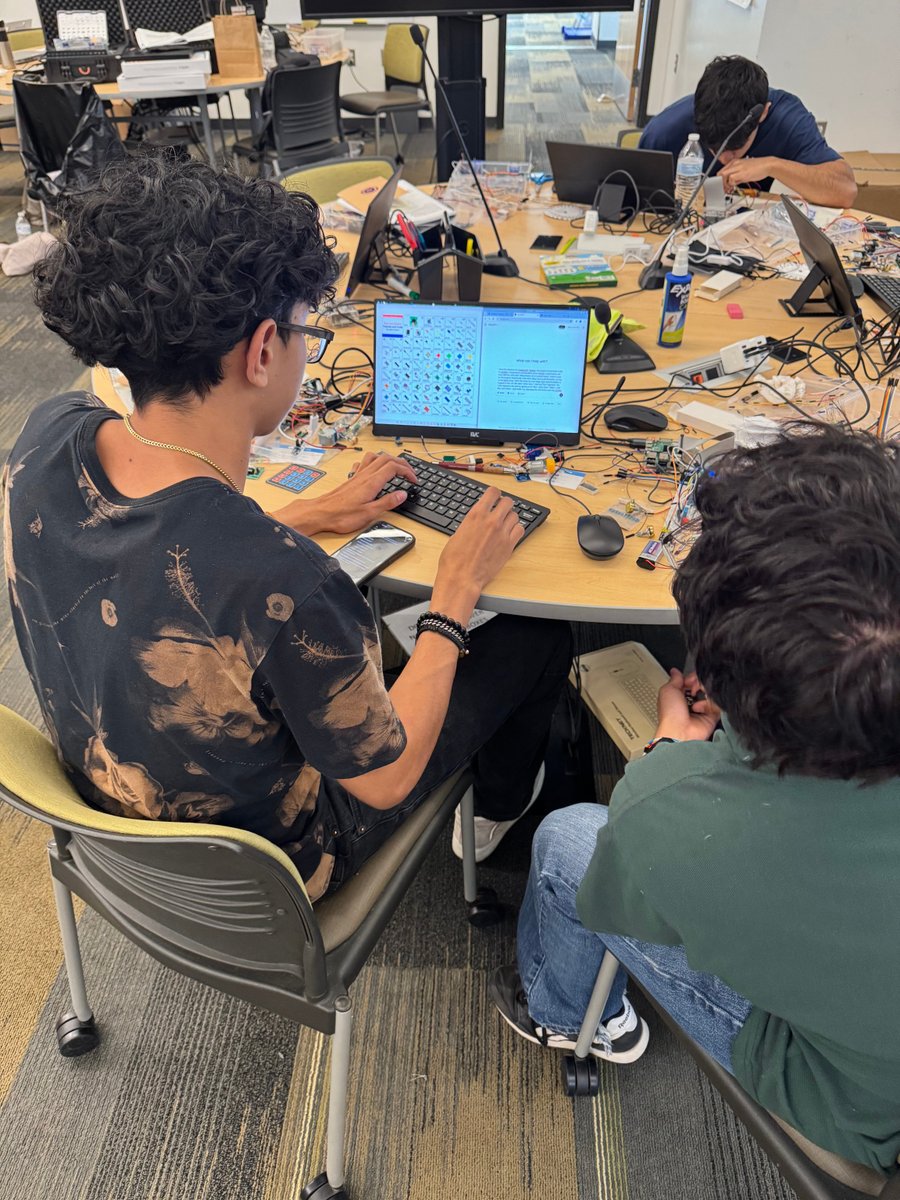 PSLNMState's tweet image. For Day 9 of STEM Mavericks, students put the final touches on their projects in preparation for tomorrow’s presentations. @LCPSnet @NMSU_engineer @gadsdenisd_NM @dodcdao