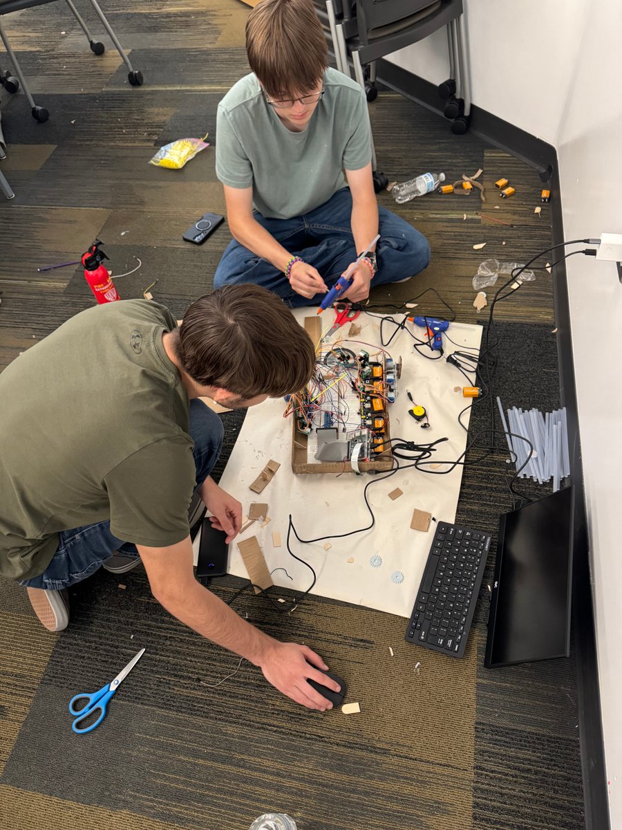 PSLNMState's tweet image. For Day 9 of STEM Mavericks, students put the final touches on their projects in preparation for tomorrow’s presentations. @LCPSnet @NMSU_engineer @gadsdenisd_NM @dodcdao