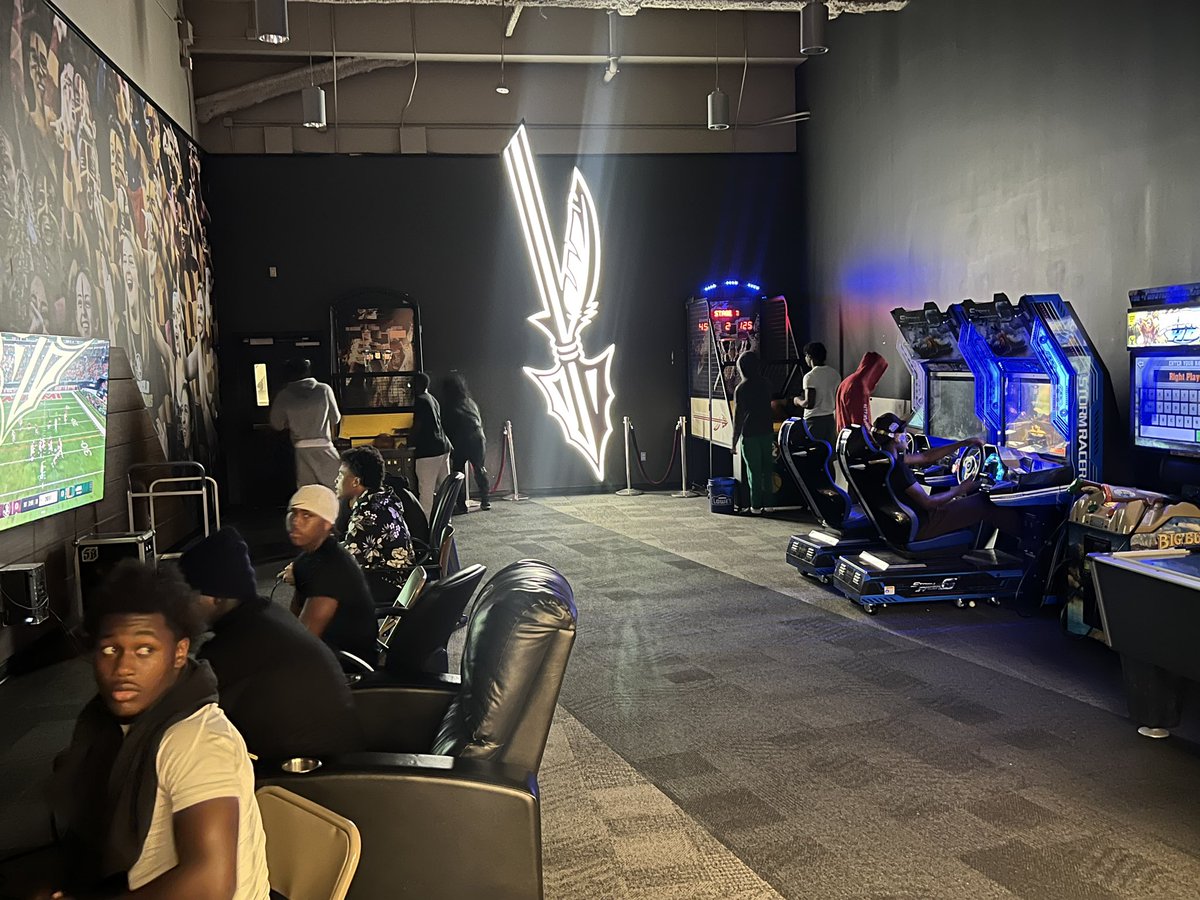 Carlos Woods tweet media