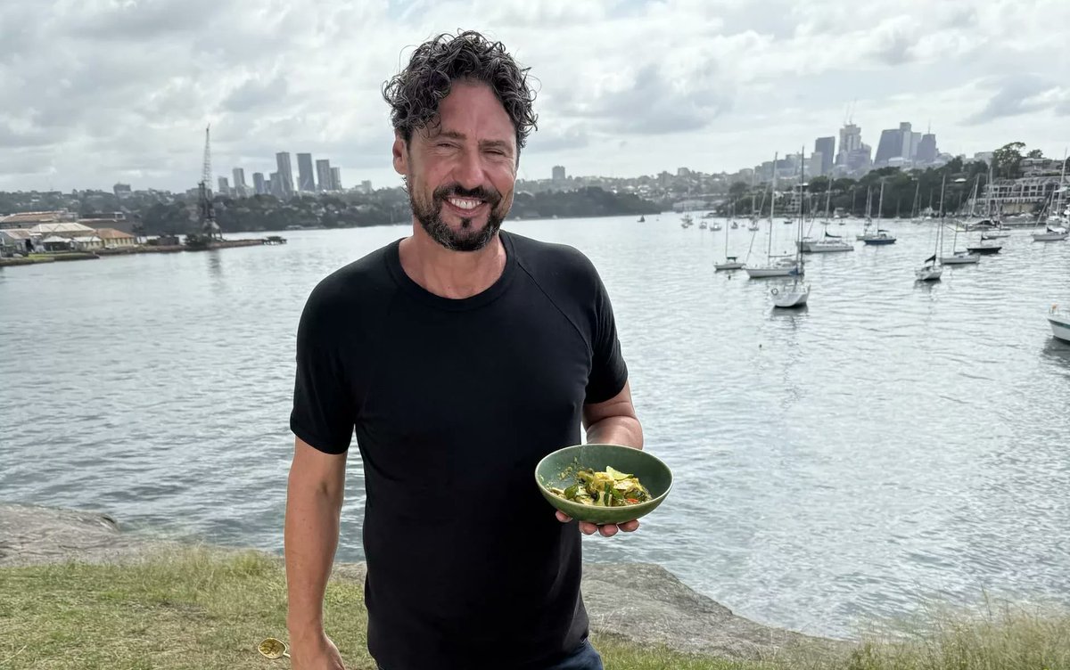 TVBlackbox_News's tweet image. Tofu takes centre plate as Colin goes vegetarian on BETTER HOMES AND GARDENS

Read More -&amp;gt; tvblackbox.com.au/page/2025/06/1…

#7plus #7TWO #BetterHomesandGardens #BHG #Channel7 #ClarissaFeildel #ColinFassnidge #JohGriggs
