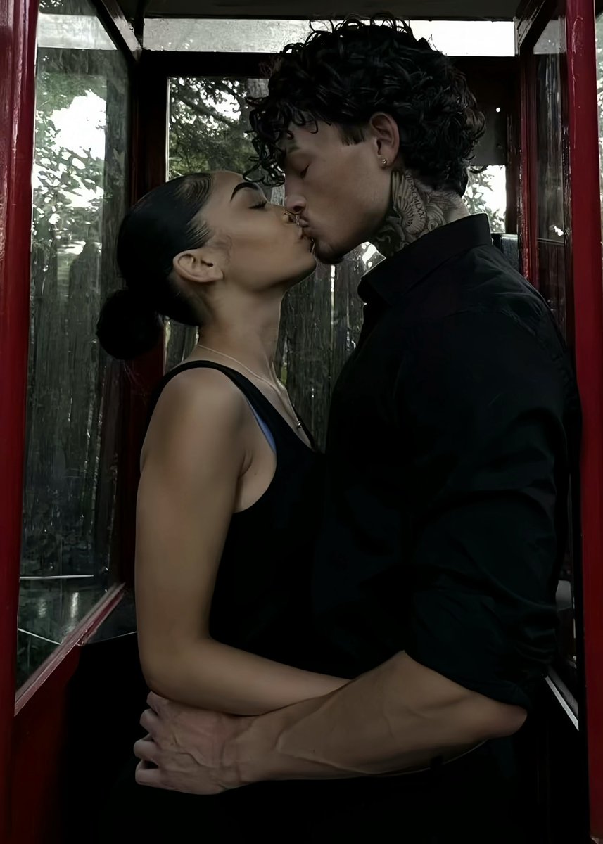 best part - daniel caeser ft. h.e.r.

0.7 | forever my girlfriend. 🖤