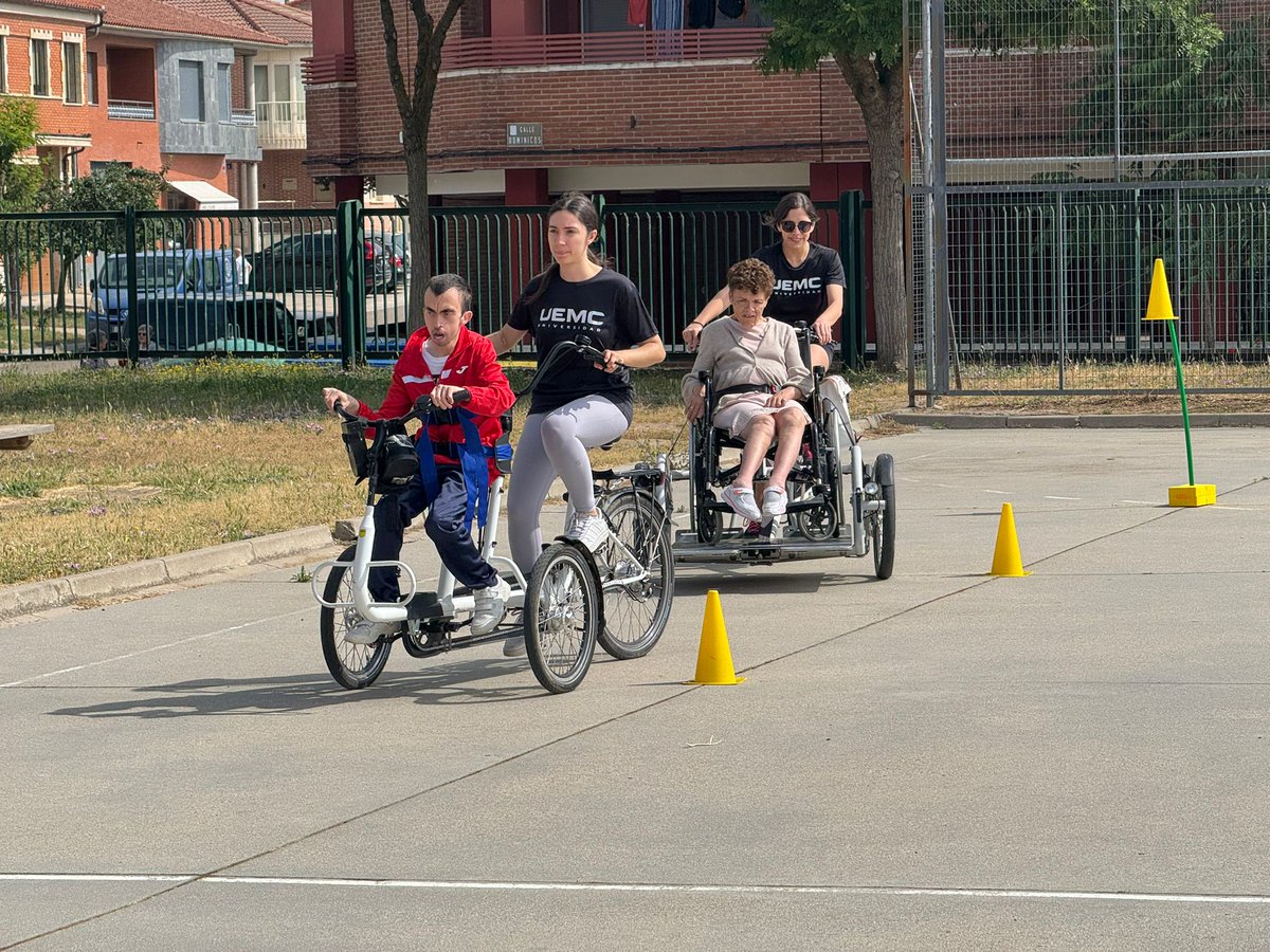 Participamos en el proyecto #RuralBike en el CEIP Pedro I, acercando el ocio inclusivo al medio rural 🚴‍♂️♿️

Gracias al grupo i+HeALTH de la @uemc y a <a href="/Dip_Va/">DiputaciónValladolid</a> por impulsar esta iniciativa

Este domingo en la Plaza Mayor, más bicis y la 🎟️ Rifa Solidaria por el #SíndromeDeDravet 🧡
